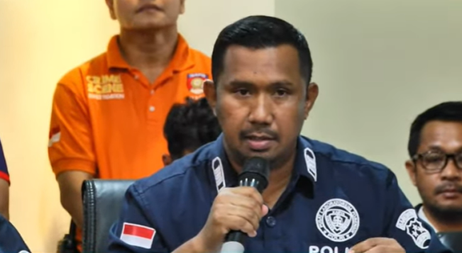 Ahli Toksikologi Puslabfor Polri AKP Ade Laksono